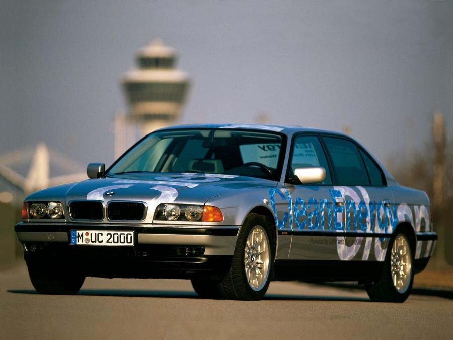 BMW 750hL CleanEnergy Concept 2000 года  (фото 1 из 16)